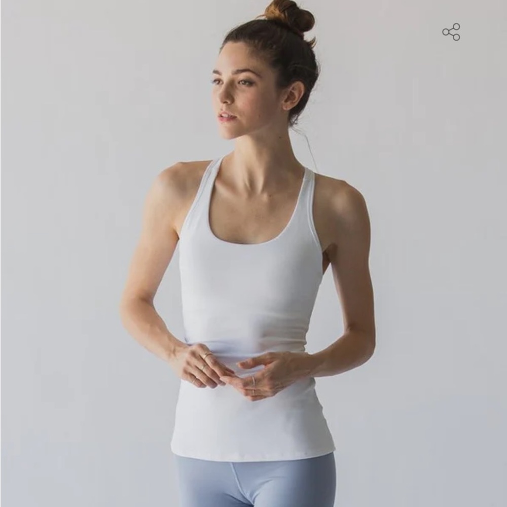 WHITE TANK TOP WORKOUT